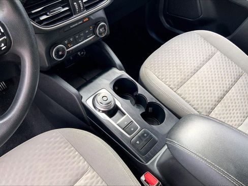 Used 2020 Ford Escape SE image 16