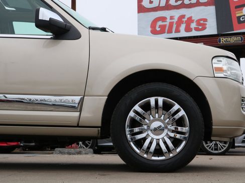 Used 2008 Lincoln Navigator 4WD image 4