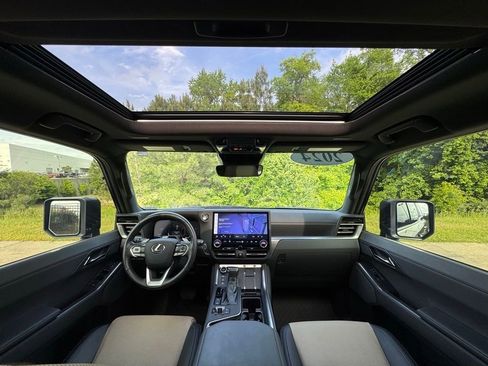 Used 2024 Lexus GX 550 AWD/4WD image 9