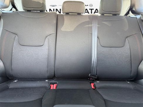 Used 2023 Jeep Renegade Trailhawk image 16