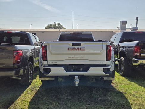 Used 2024 GMC Sierra 3500 Denali AWD/4WD image 5