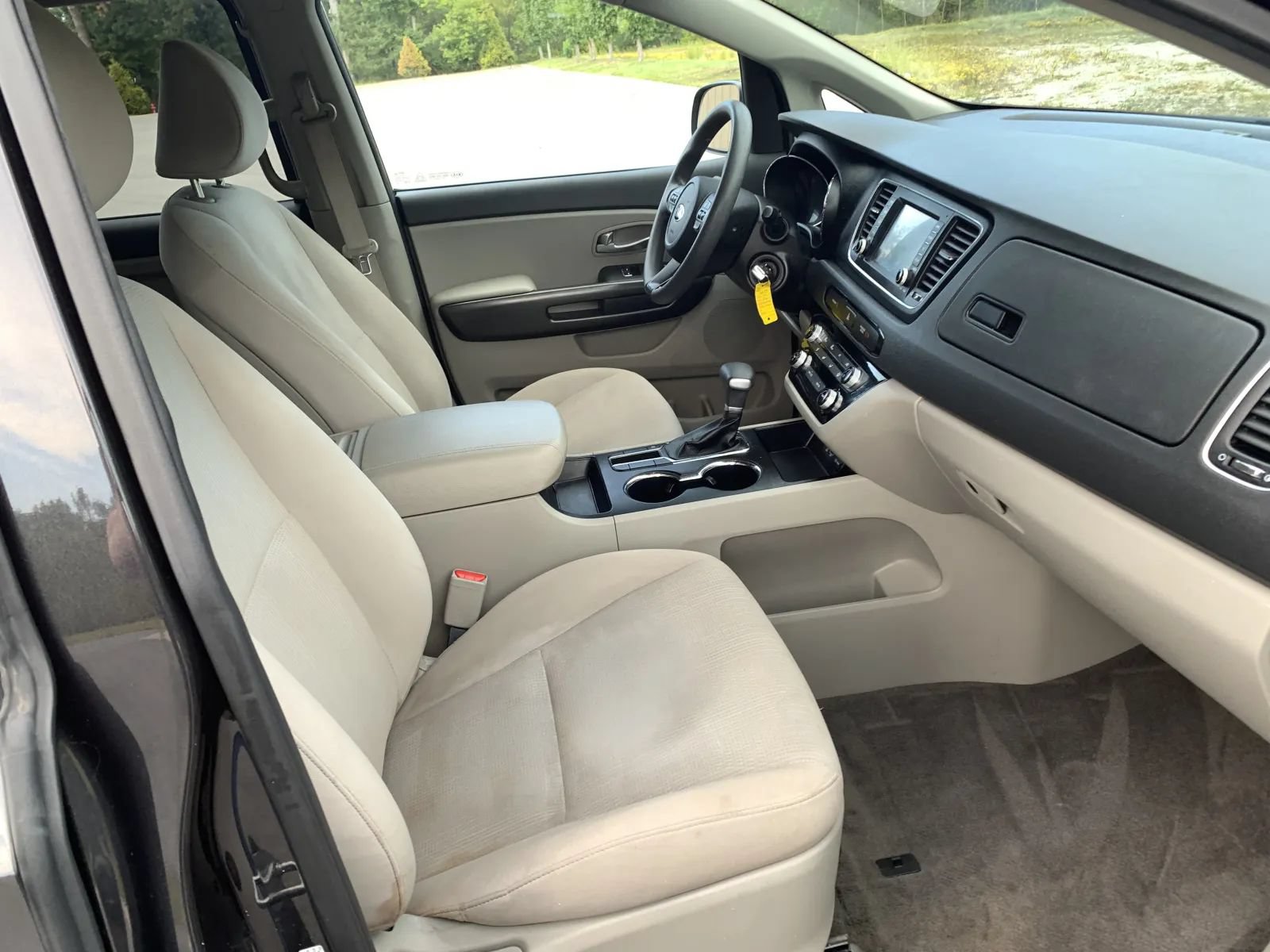 Used 2021 Kia Sedona LX FWD image 29
