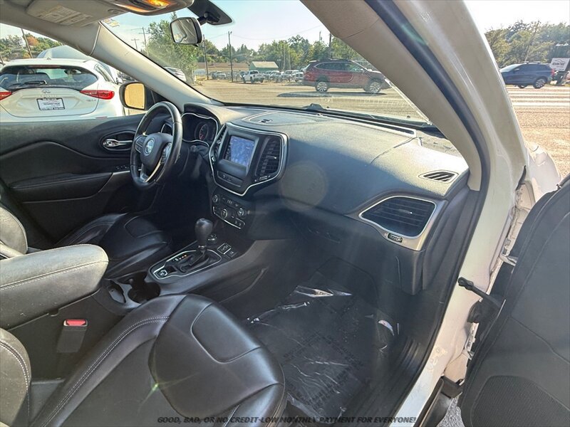 Used 2019 Jeep Cherokee Latitude Plus AWD/4WD image 20