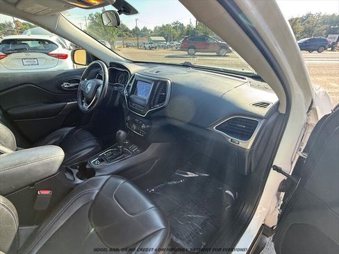 Used 2019 Jeep Cherokee Latitude Plus AWD/4WD image 20