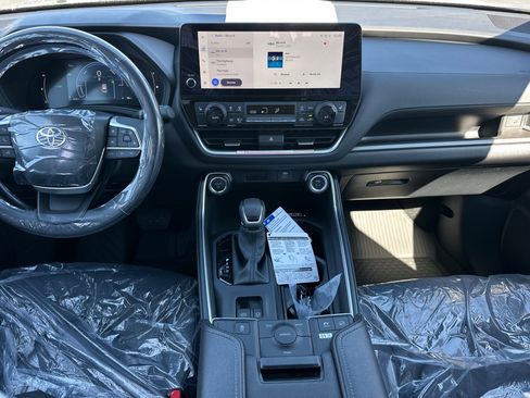 New 2026 Toyota Grand Highlander XLE image 11