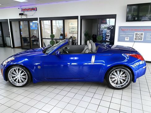 Used 2004 Nissan 350Z Touring RWD image 2