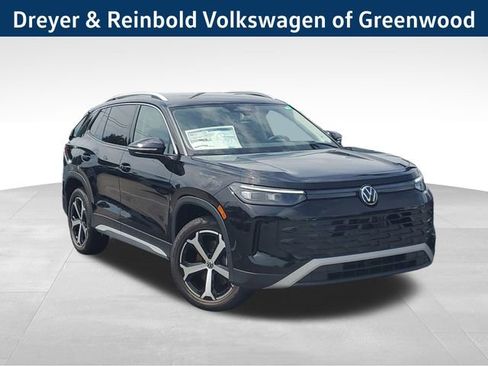New 2025 Volkswagen Tiguan SE image 1