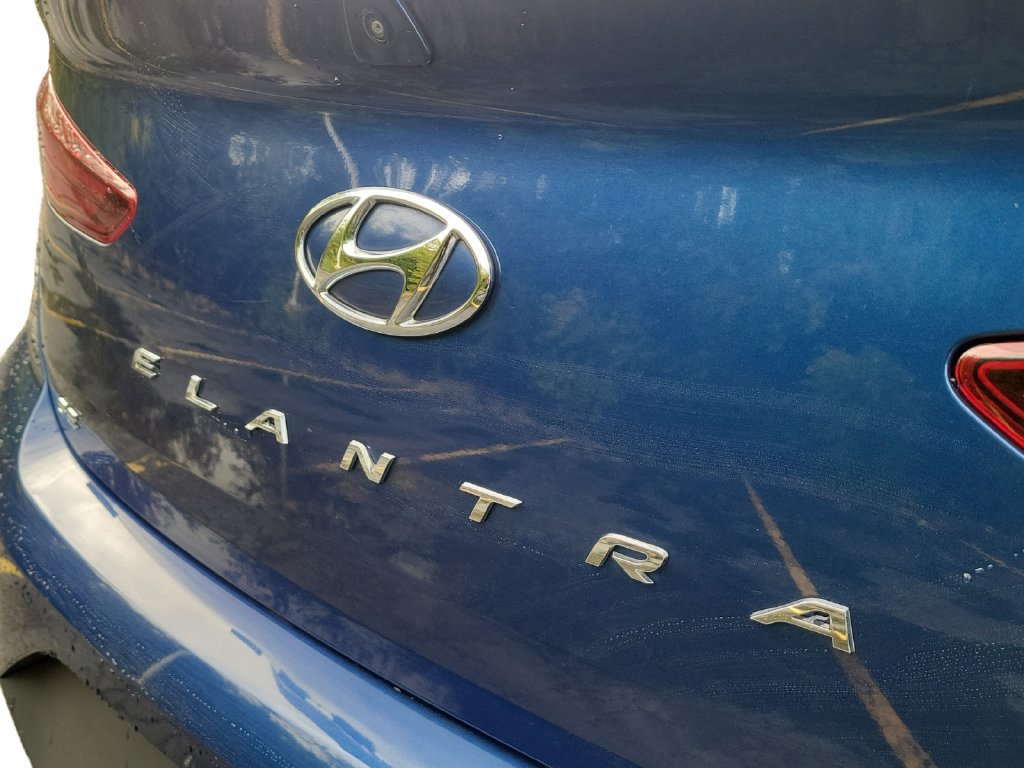 Used 2019 Hyundai Elantra SE FWD image 22