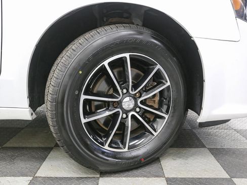 Used 2016 Dodge Grand Caravan SE image 16