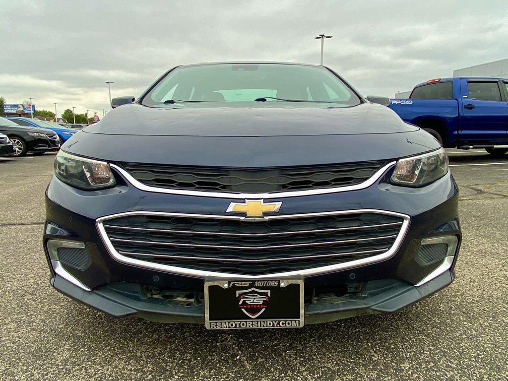 Used 2018 Chevrolet Malibu Premier w/ Premier Sun and Wheel Package FWD image 4