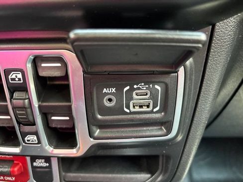 Used 2021 Jeep Gladiator Mojave w/ LED Lighting Group AWD/4WD image 34