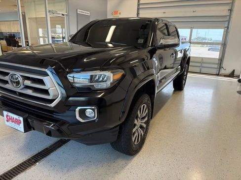 Used 2021 Toyota Tacoma Limited AWD/4WD image 4