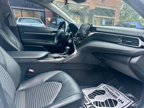 Used 2021 Toyota Camry SE image 10