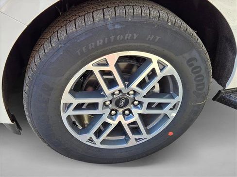 New 2025 Ford Expedition Active image 10