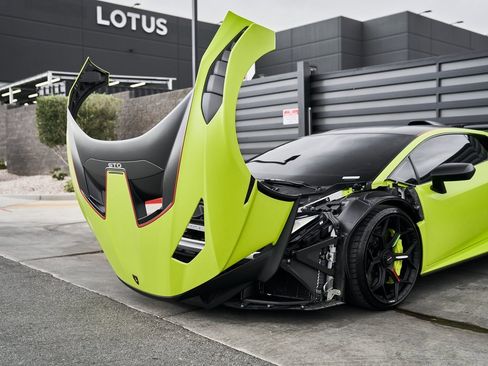 Used 2022 Lamborghini Huracan STO image 24