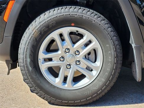 New 2025 Jeep Grand Cherokee Laredo w/ MOPAR Finishing Package image 7