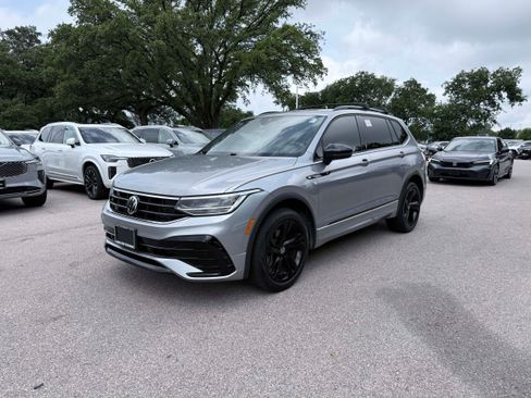 Used 2024 Volkswagen Tiguan SE R-Line w/ MDO Package, Two-Row AWD/4WD image 2