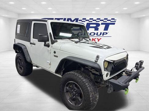 Used 2016 Jeep Wrangler Sahara image 4