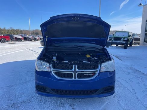 Used 2018 Dodge Grand Caravan SE w/ UConnect Hands-Free Group image 26
