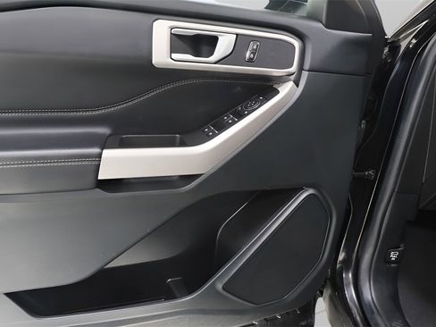 Used 2023 Ford Explorer XLT w/ Equipment Group 202A image 21