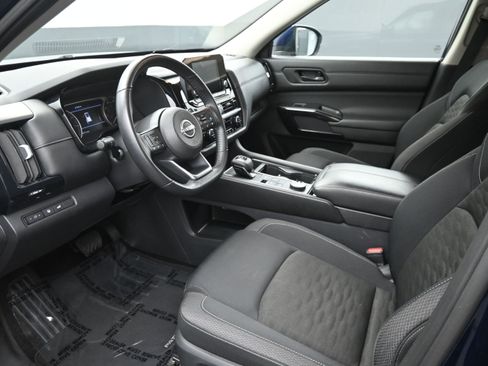 Used 2025 Nissan Pathfinder SV AWD/4WD image 12