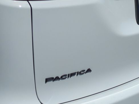 New 2026 Chrysler Pacifica Select FWD image 24