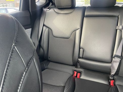 Used 2025 Jeep Compass Latitude image 39