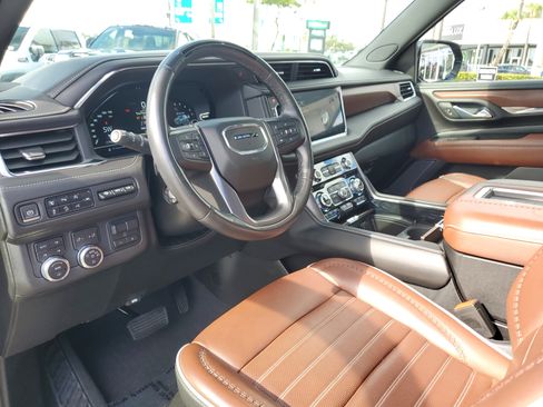 Used 2023 GMC Yukon Denali Ultimate image 9