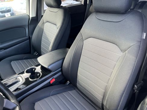 Used 2018 Ford Edge SE image 18