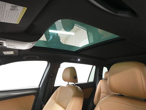 Used 2022 Volkswagen Tiguan SE w/ Panoramic Sunroof Package image 22