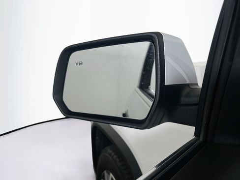 Used 2023 GMC Acadia SLT FWD image 16