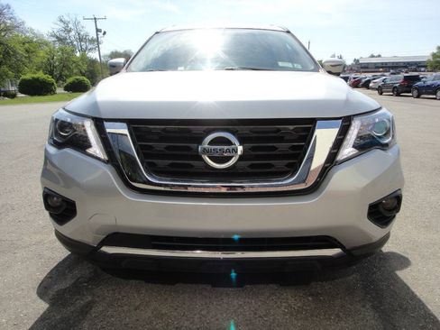 Used 2019 Nissan Pathfinder SL AWD/4WD image 2