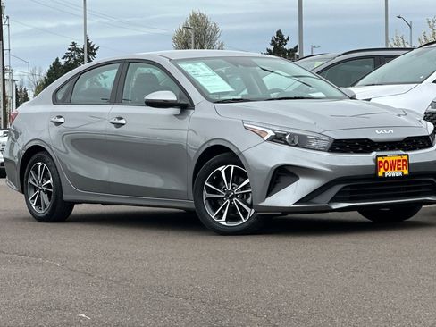 Used 2023 Kia Forte LXS w/ LXS Technology Package image 2