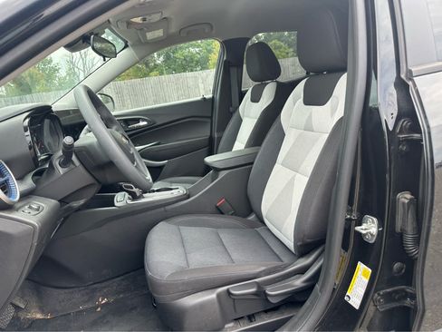 Used 2024 Chevrolet Trax LS w/ LS Convenience Package FWD image 10