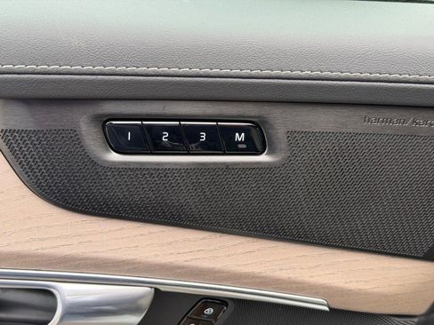 New 2026 Volvo XC90 B6 Plus w/ Protection Package Premier image 11