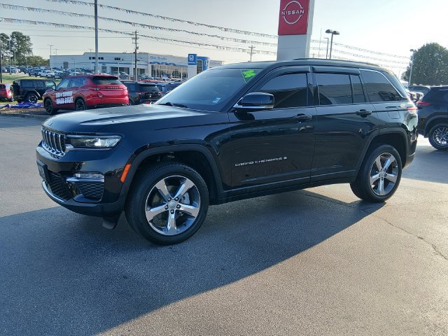 Used 2024 Jeep Grand Cherokee Limited AWD/4WD image 7