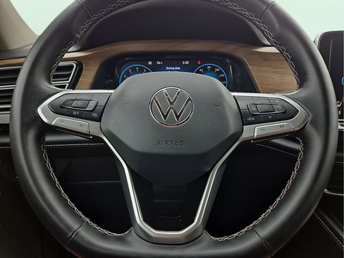 Used 2025 Volkswagen Atlas SE FWD image 19