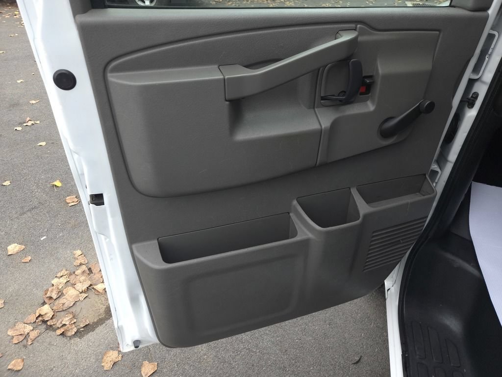 Used 2017 GMC Savana 3500 RWD image 10