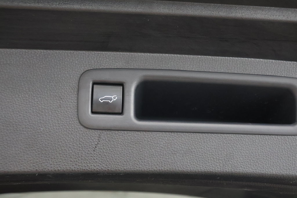 Used 2021 Toyota Highlander XLE AWD/4WD image 28