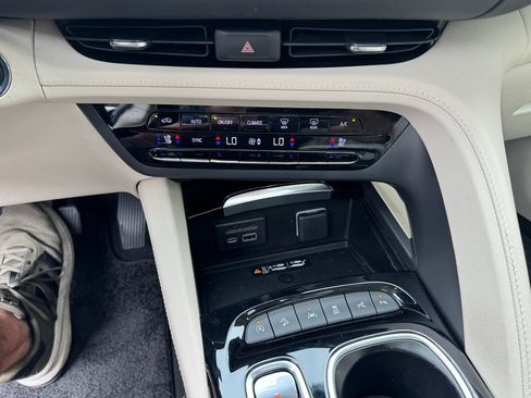 Used 2023 Buick Envision Avenir AWD/4WD image 20