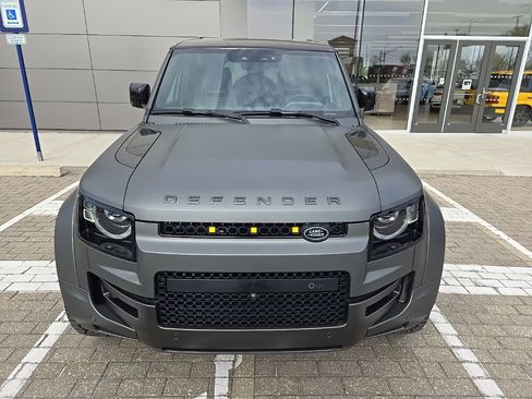 Used 2025 Land Rover Defender 110 image 2