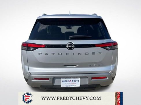 Used 2025 Nissan Pathfinder SL AWD/4WD image 4