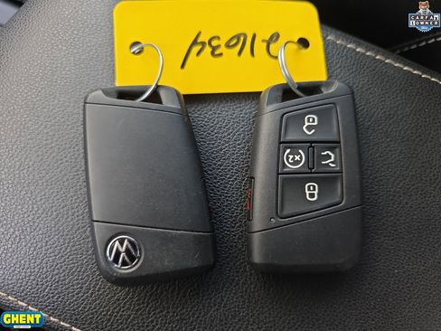 Used 2023 Volkswagen Taos SE image 1