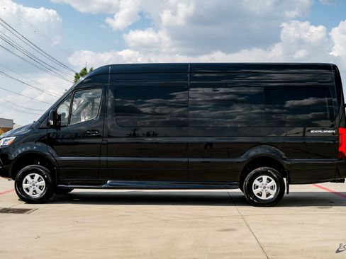 Used 2025 Mercedes-Benz Sprinter 2500 image 3