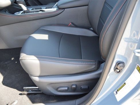 Used 2025 Nissan Sentra SR w/ SR Premium Package image 18