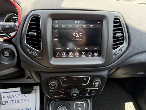 Used 2018 Jeep Compass Trailhawk w/ Leather Interior Group AWD/4WD image 25