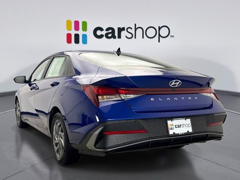Used 2024 Hyundai Elantra SEL FWD image 3