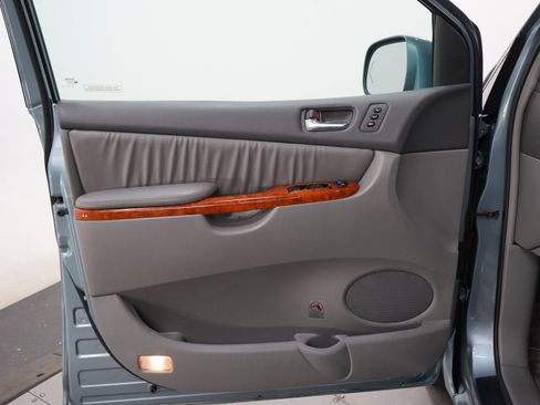 Used 2008 Toyota Sienna XLE Limited FWD image 22