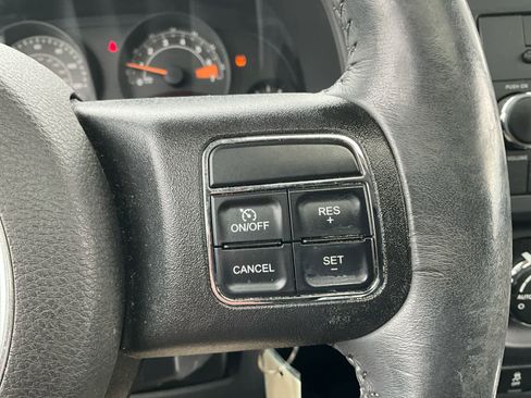 Used 2016 Jeep Patriot High Altitude image 17