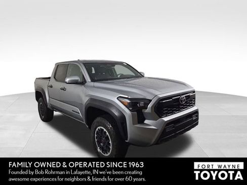 Used 2024 Toyota Tacoma TRD Off-Road image 4